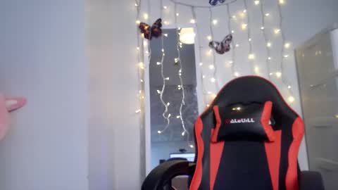 Snapshot of junovaughn chatting on 10/16/25, 01:17 junovaughn online show from 10/16/25, 01:17