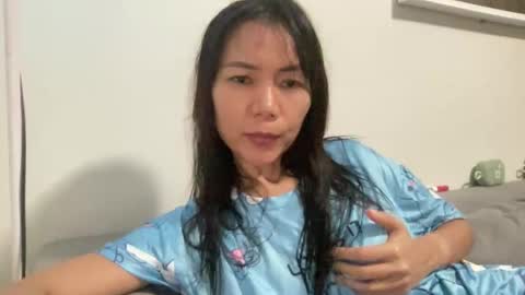 Snapshot of junovaughn chatting on 10/24/25, 01:40 junovaughn online show from 10/24/25, 01:40