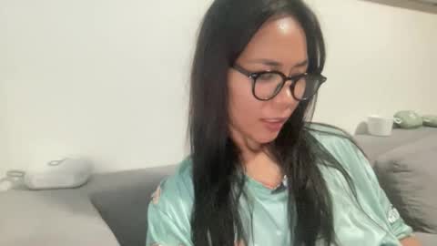 Snapshot of junovaughn chatting on 10/25/25, 01:51 junovaughn online show from 10/25/25, 01:51