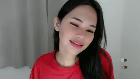 Snapshot of juny_lanyy chatting on 12/17/24, 08:01 Julia online show from 12/17/24, 08:01