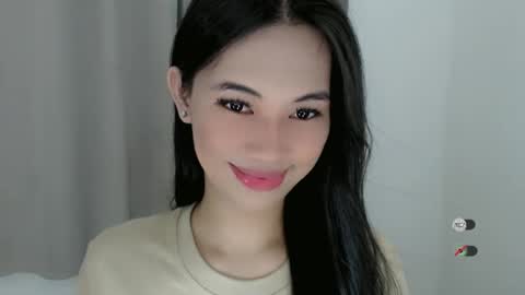Snapshot of juny_lanyy chatting on 12/22/24, 12:05 Julia online show from 12/22/24, 12:05
