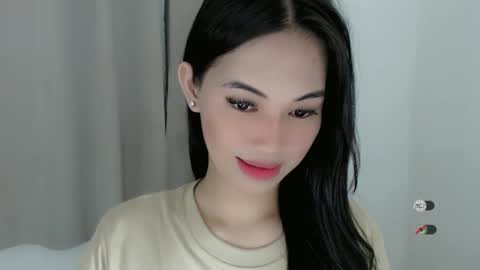Snapshot of juny_lanyy chatting on 12/22/24, 03:22 Julia online show from 12/22/24, 03:22