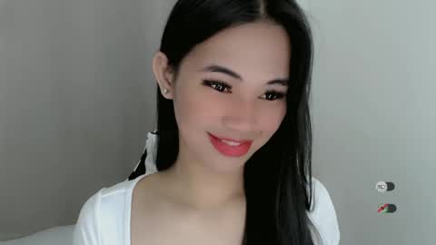 Snapshot of juny_lanyy chatting on 01/02/25, 10:33 Julia online show from 01/02/25, 10:33