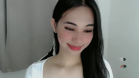 Snapshot of juny_lanyy chatting on 01/03/25, 12:30 Julia online show from 01/03/25, 12:30