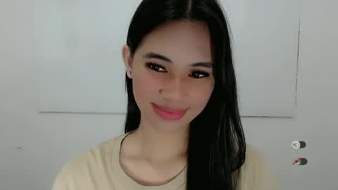 Snapshot of juny_lanyy chatting on 01/03/25, 11:33 Julia online show from 01/03/25, 11:33