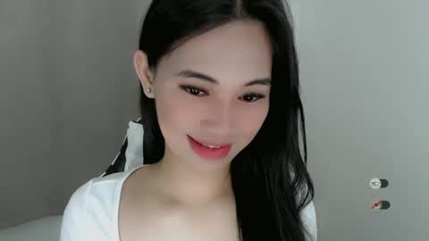 Snapshot of juny_lanyy chatting on 01/04/25, 05:05 Julia online show from 01/04/25, 05:05