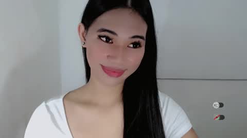 Snapshot of juny_lanyy chatting on 02/13/25, 01:08 Julia online show from 02/13/25, 01:08