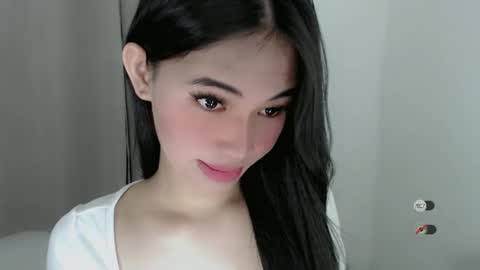 Snapshot of juny_lanyy chatting on 02/19/25, 11:17 Julia online show from 02/19/25, 11:17