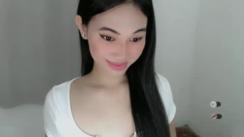 Snapshot of juny_lanyy chatting on 02/28/25, 12:31 Julia online show from 02/28/25, 12:31