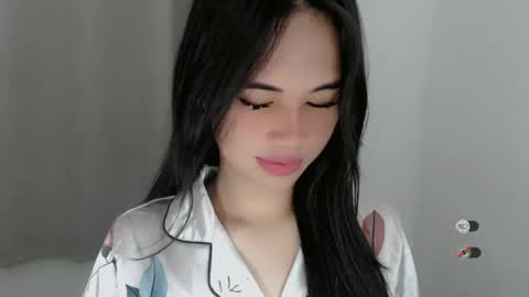 Snapshot of juny_lanyy chatting on 03/10/25, 01:10 Julia online show from 03/10/25, 01:10