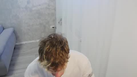 Snapshot of just_alexx12 chatting on 10/22/25, 01:44 just_alexx12 online show from 10/22/25, 01:44