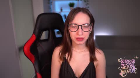 Snapshot of just_emmy chatting on 03/02/25, 04:50 just call me Emmy online show from 03/02/25, 04:50