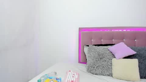 Snapshot of just_isa chatting on 12/19/24, 12:13  Isa y Luci  online show from 12/19/24, 12:13