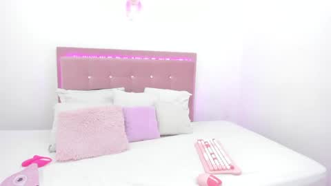 Snapshot of just_isa chatting on 03/06/25, 12:54  Isa y Luci  online show from 03/06/25, 12:54