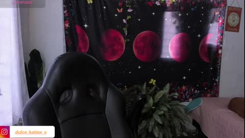 Snapshot of just_katiex chatting on 01/16/25, 10:12 Sofia online show from 01/16/25, 10:12