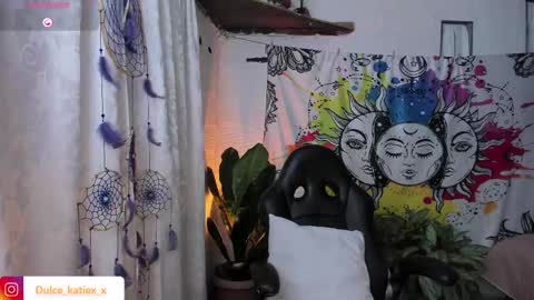 Snapshot of just_katiex chatting on 02/11/25, 01:31 Sofia online show from 02/11/25, 01:31