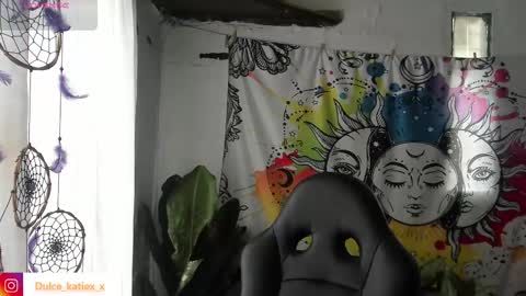 Snapshot of just_katiex chatting on 02/12/25, 07:35 Sofia online show from 02/12/25, 07:35