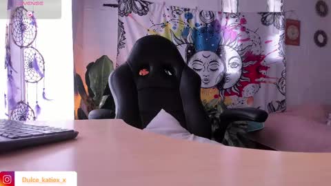 Snapshot of just_katiex chatting on 02/13/25, 01:15 Sofia online show from 02/13/25, 01:15