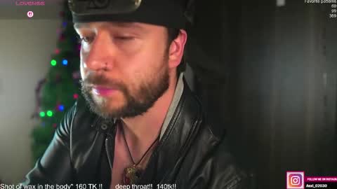 Snapshot of just_your_dreamboy chatting on 12/15/25, 12:04 Maxi online show from 12/15/25, 12:04