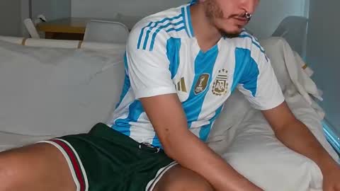 Snapshot of justatall_guy chatting on 12/16/25, 08:14 JustAtall Guy online show from 12/16/25, 08:14