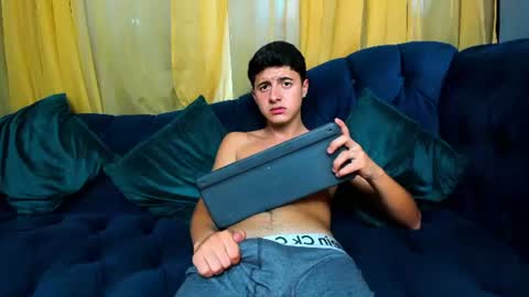 Snapshot of justin_ortiz chatting on 06/11/26, 10:30 Justin Ortiz online show from 06/11/26, 10:30