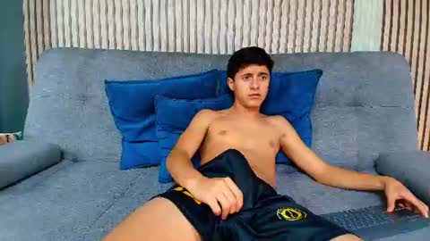 Snapshot of justin_ortiz chatting on 06/12/26, 07:13 Justin Ortiz online show from 06/12/26, 07:13