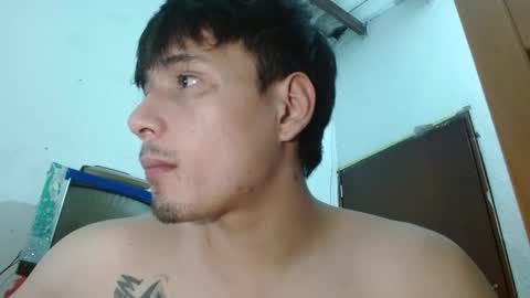 justin_taylor02 online show from 10/01/25, 10:49