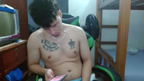 justin_taylor02 online show from 10/23/25, 11:31