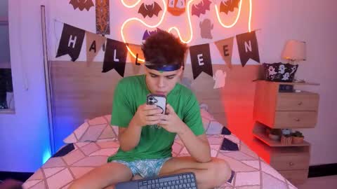 Snapshot of justinbiler chatting on 10/24/25, 12:34 Justin online show from 10/24/25, 12:34