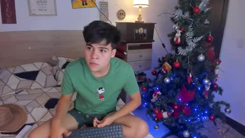 Snapshot of justinbiler chatting on 12/15/25, 12:37 Justin online show from 12/15/25, 12:37