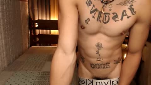 Snapshot of justine_hunk chatting on 01/11/25, 10:19 justine_hunk online show from 01/11/25, 10:19