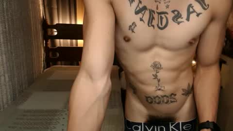 Snapshot of justine_hunk chatting on 02/19/25, 08:33 justine_hunk online show from 02/19/25, 08:33