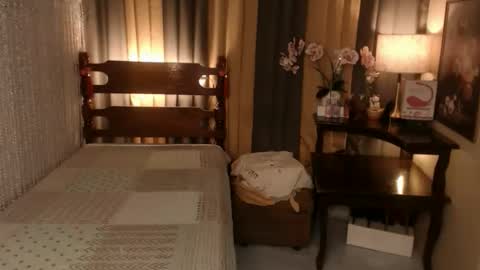 Snapshot of justine_hunk chatting on 11/05/25, 02:22 justine_hunk online show from 11/05/25, 02:22