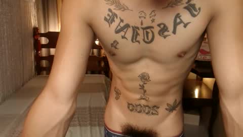 Snapshot of justine_hunk chatting on 11/12/25, 05:08 justine_hunk online show from 11/12/25, 05:08