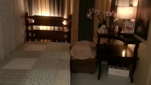 Snapshot of justine_hunk chatting on 11/17/25, 07:36 justine_hunk online show from 11/17/25, 07:36