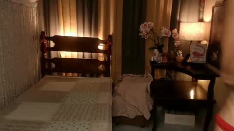 Snapshot of justine_hunk chatting on 12/02/25, 04:29 justine_hunk online show from 12/02/25, 04:29