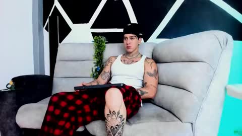 justinfuller_31 online show from 10/23/25, 04:17