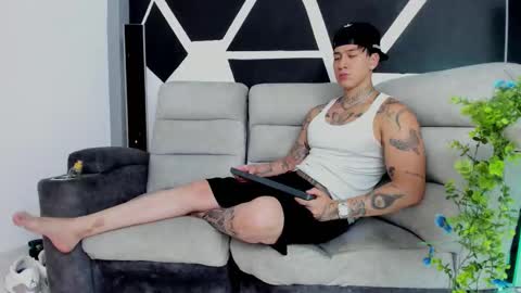 justinfuller_31 online show from 11/02/25, 09:06