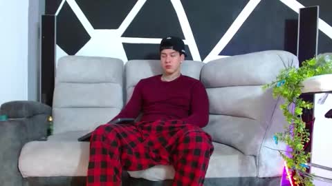 justinfuller_31 online show from 11/17/25, 05:19