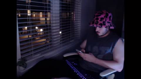 Snapshot of justinlaith chatting on 06/21/26, 02:14 JustinLaith online show from 06/21/26, 02:14