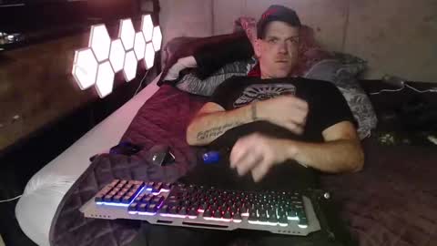 Snapshot of justinmoore1987 chatting on 10/14/25, 10:05 justinmoore1987 online show from 10/14/25, 10:05