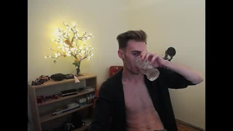 Hologram Guy online show from 06/29/26, 05:02