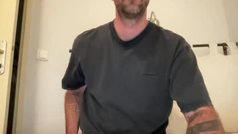 justmeandyou00 online show from 11/14/25, 02:49