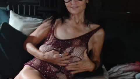 Snapshot of justmebev19591234 chatting on 11/12/25, 11:21 Bev aka Diamond online show from 11/12/25, 11:21