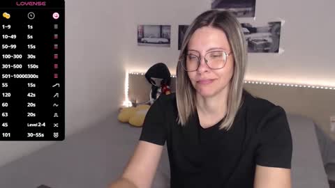 Julie online show from 10/03/25, 03:58