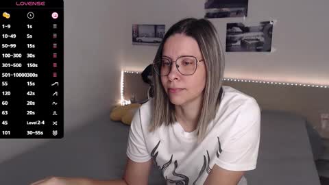 Julie online show from 10/06/25, 03:48