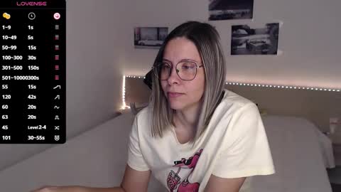 Julie online show from 10/12/25, 04:11