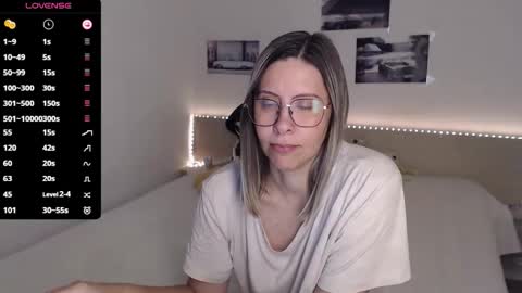 Julie online show from 10/16/25, 04:13