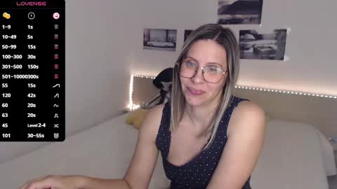 Julie online show from 11/08/25, 05:23