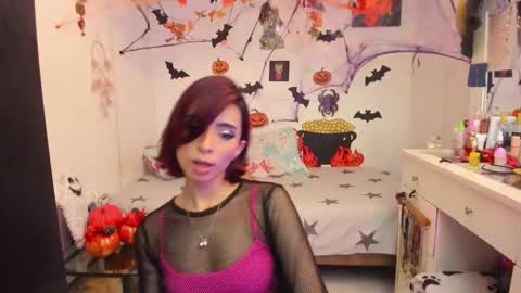 Mia online show from 11/05/25, 10:32